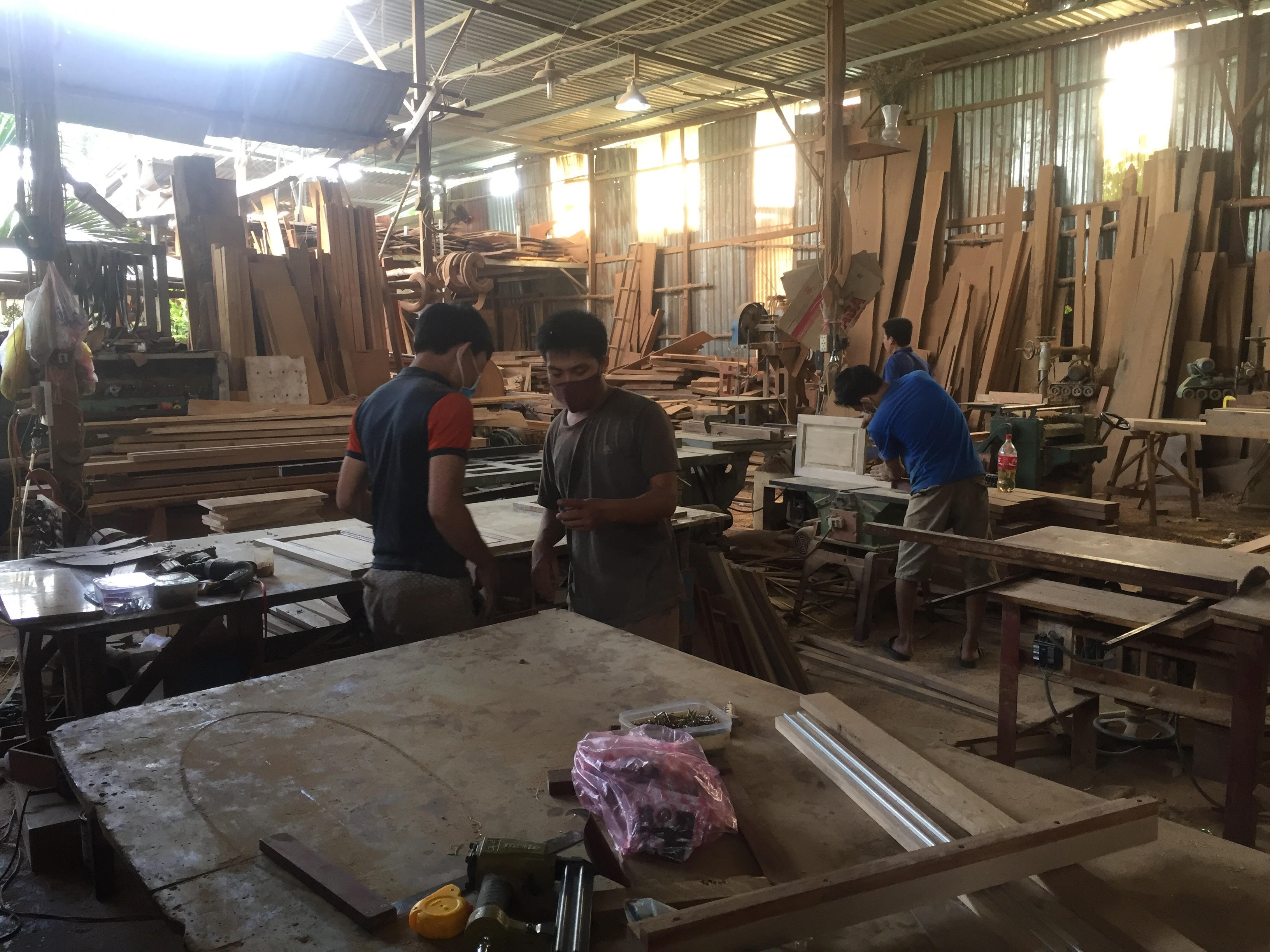 Xưởng sản xuất đồ gỗ 18.jpg (962 KB)